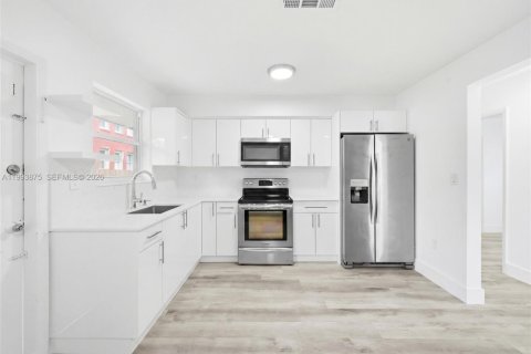 Villa ou maison à vendre à Miami, Floride: 4 chambres, 164.34 m2 № 2055334 - photo 6