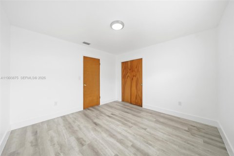 Villa ou maison à vendre à Miami, Floride: 4 chambres, 164.34 m2 № 2055334 - photo 17