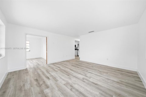 Villa ou maison à vendre à Miami, Floride: 4 chambres, 164.34 m2 № 2055334 - photo 8