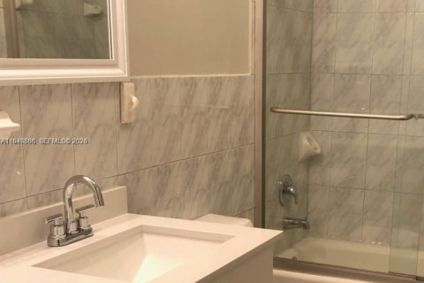 Condo in Miami, Florida, 3 bedrooms  № 1998034 - photo 6