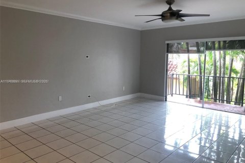 Condo in Miami, Florida, 3 bedrooms  № 1998034 - photo 2