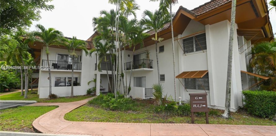 Condo in Miami, Florida, 3 bedrooms  № 1998034