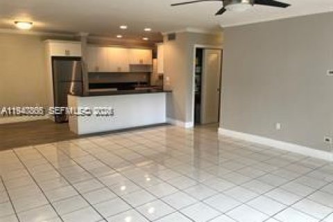 Condo in Miami, Florida, 3 bedrooms  № 1998034 - photo 3