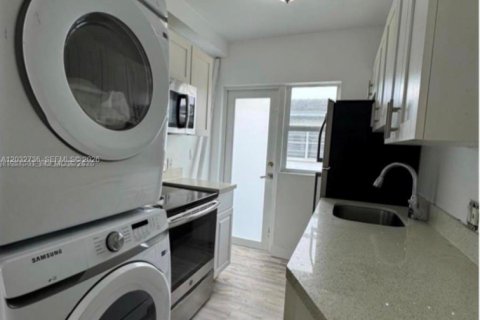 Квартира в Майами-Бич, Флорида 2 спальни, 558.16м2 № 2088169