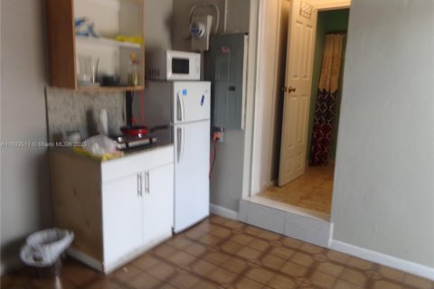 Снять в аренду коммерческую недвижимость в Майами-Гарденс, Флорида 1 спальня, 18.58м2, № 1945533 - фото 8