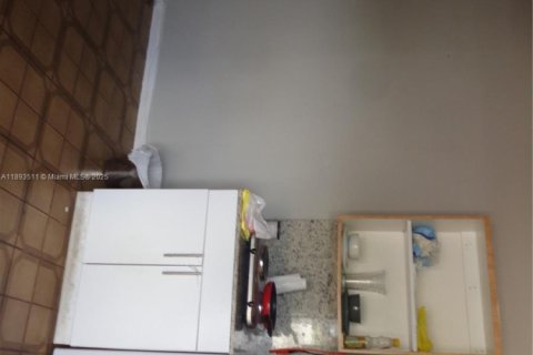 Снять в аренду коммерческую недвижимость в Майами-Гарденс, Флорида 1 спальня, 18.58м2, № 1945533 - фото 6