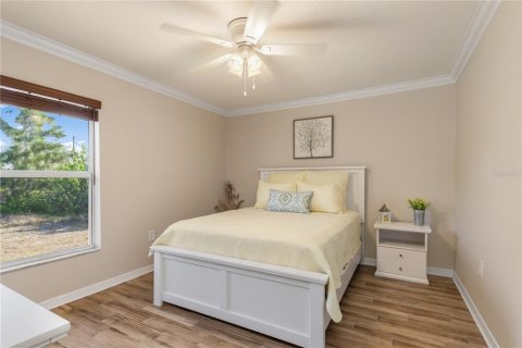 House in Port Charlotte, Florida 4 bedrooms, 209.87 sq.m. № 2117392 - photo 25