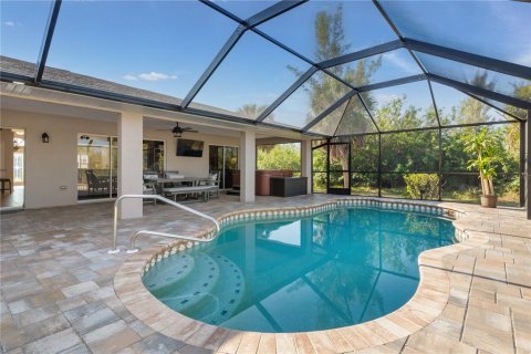 House in Port Charlotte, Florida 4 bedrooms, 209.87 sq.m. № 2117392 - photo 9