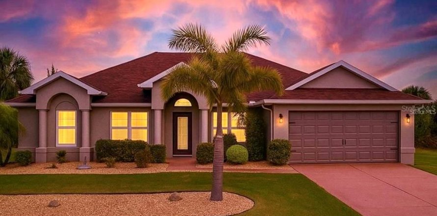 House in Port Charlotte, Florida 4 bedrooms, 209.87 sq.m. № 2117392