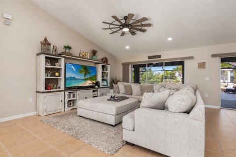 House in Port Charlotte, Florida 4 bedrooms, 209.87 sq.m. № 2117392 - photo 11