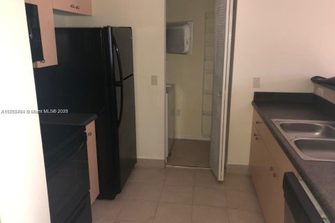 Condo in Palm Beach, Florida, 1 bedroom  № 1691464 - photo 16