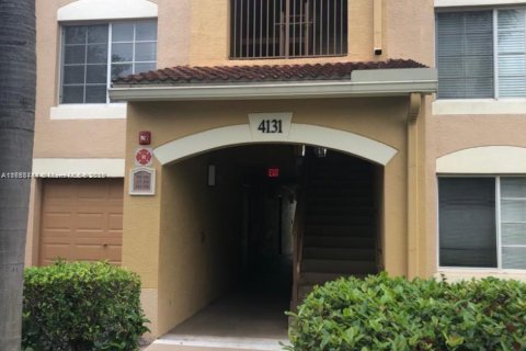 Condo in Palm Beach, Florida, 1 bedroom  № 1691464 - photo 1
