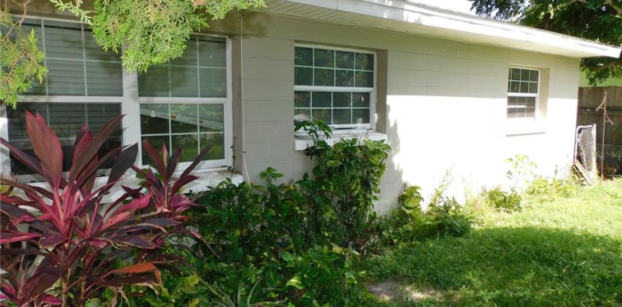 House in Apopka, Florida 3 bedrooms, 76.92 sq.m. № 1814956