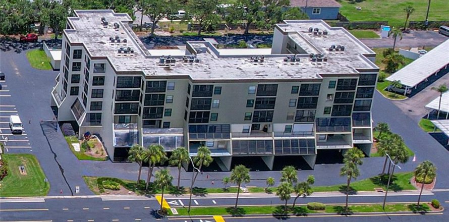 Condominio en Saint Petersburg, Florida, 1 dormitorio № 1785998