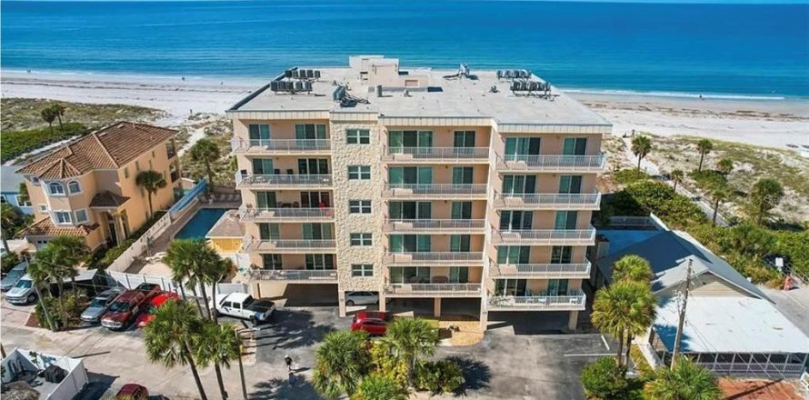 Condominio en Madeira Beach, Florida, 2 dormitorios № 1751005