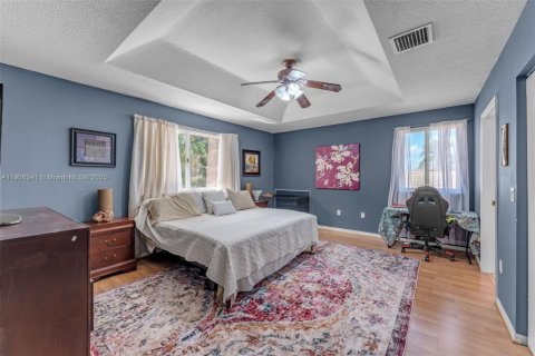 Villa ou maison à vendre à Cutler Bay, Floride: 4 chambres, 172.98 m2 № 1956990 - photo 17