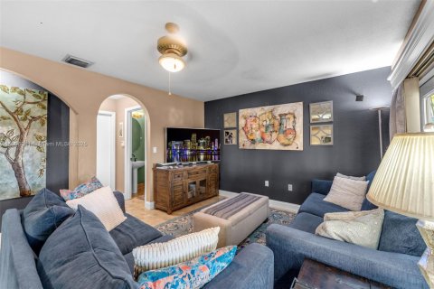 Villa ou maison à vendre à Cutler Bay, Floride: 4 chambres, 172.98 m2 № 1956990 - photo 15