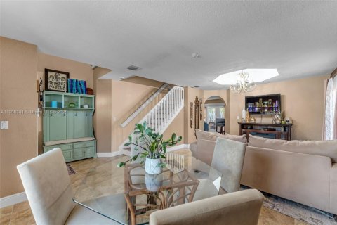 Villa ou maison à vendre à Cutler Bay, Floride: 4 chambres, 172.98 m2 № 1956990 - photo 5