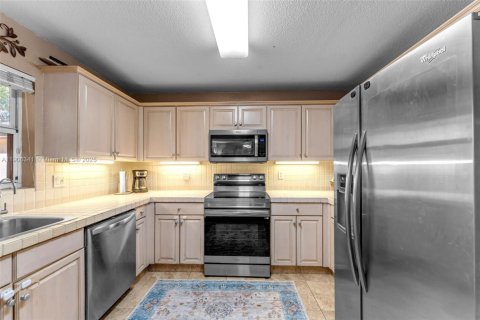 Villa ou maison à vendre à Cutler Bay, Floride: 4 chambres, 172.98 m2 № 1956990 - photo 10