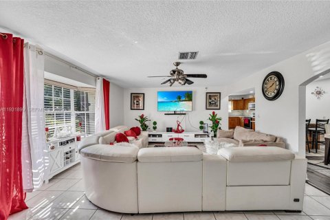 Купить виллу или дом в Плантация, Флорида 3 спальни, 199.18м2, № 1990256 - фото 5