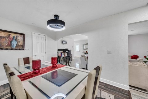 Купить виллу или дом в Плантация, Флорида 3 спальни, 199.18м2, № 1990256 - фото 18