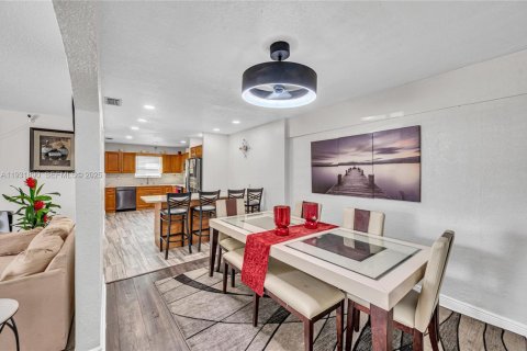 Купить виллу или дом в Плантация, Флорида 3 спальни, 199.18м2, № 1990256 - фото 8