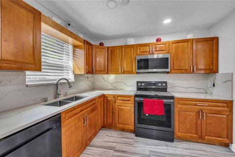 Купить виллу или дом в Плантация, Флорида 3 спальни, 199.18м2, № 1990256 - фото 17