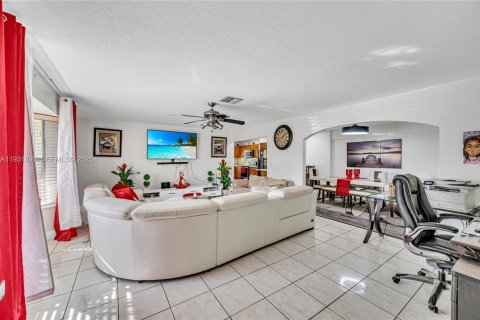 Купить виллу или дом в Плантация, Флорида 3 спальни, 199.18м2, № 1990256 - фото 4