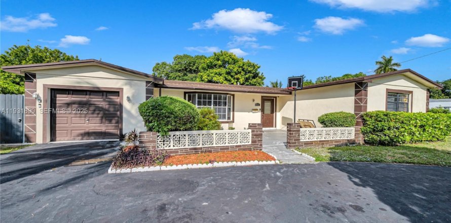 Дом в Плантация, Флорида 3 спальни, 199.18м2 № 1990256