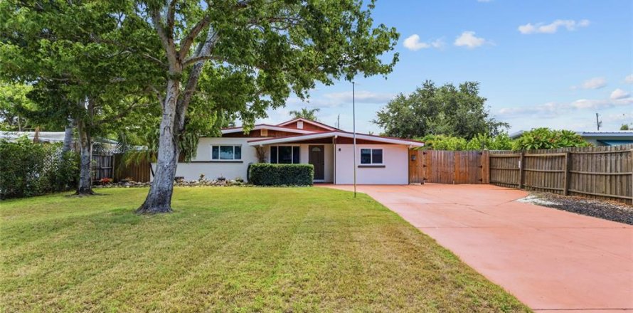 House in Bradenton, Florida 3 bedrooms, 198.25 sq.m. № 2258735