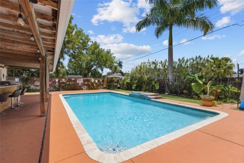 House in Bradenton, Florida 3 bedrooms, 198.25 sq.m. № 2258735 - photo 3