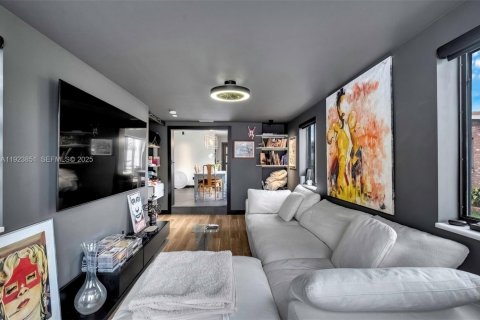 Снять в аренду виллу или дом в Окленд-Парк, Флорида 3 спальни, 154.22м2, № 1982881 - фото 10