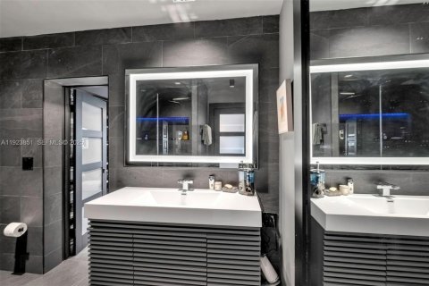 Снять в аренду виллу или дом в Окленд-Парк, Флорида 3 спальни, 154.22м2, № 1982881 - фото 21