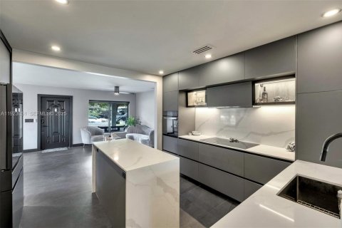 Снять в аренду виллу или дом в Окленд-Парк, Флорида 3 спальни, 154.22м2, № 1982881 - фото 11