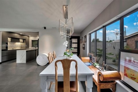 Снять в аренду виллу или дом в Окленд-Парк, Флорида 3 спальни, 154.22м2, № 1982881 - фото 7