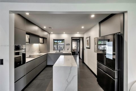 Снять в аренду виллу или дом в Окленд-Парк, Флорида 3 спальни, 154.22м2, № 1982881 - фото 1