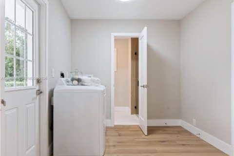 House in Vero Beach, Florida 4 bedrooms, 306.3 sq.m. № 2002818 - photo 18