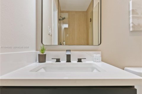 House in Vero Beach, Florida 4 bedrooms, 306.3 sq.m. № 2002818 - photo 20