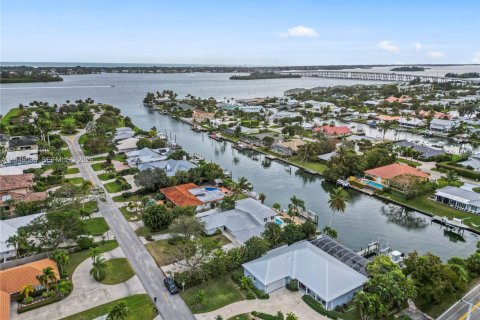 House in Vero Beach, Florida 4 bedrooms, 306.3 sq.m. № 2002818 - photo 7