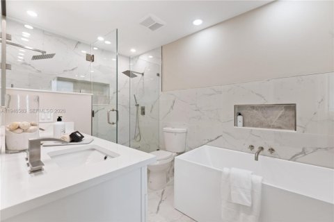 House in Vero Beach, Florida 4 bedrooms, 306.3 sq.m. № 2002818 - photo 26