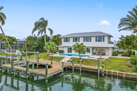 House in Vero Beach, Florida 4 bedrooms, 306.3 sq.m. № 2002818 - photo 2