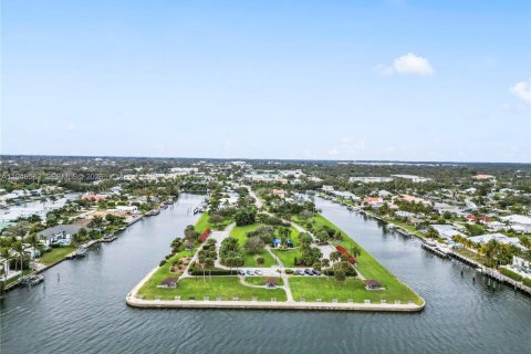 House in Vero Beach, Florida 4 bedrooms, 306.3 sq.m. № 2002818 - photo 6