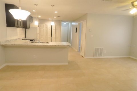 Townhouse in Orlando, Florida 3 bedrooms, 115.57 sq.m. № 2236652 - photo 3