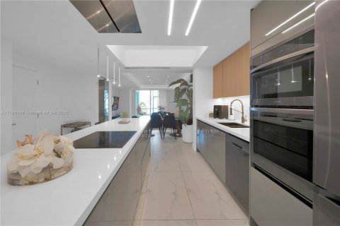 Купить кондоминиум в Дорал, Флорида 3 спальни, 158.86м2, № 1704048 - фото 1