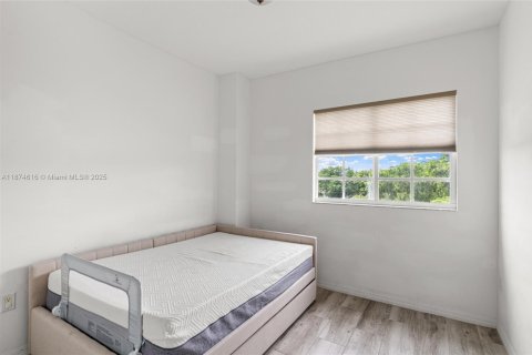 Condo in Miami, Florida, 3 bedrooms № 1922874 - photo 10