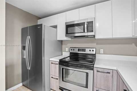 Condo in Miami, Florida, 3 bedrooms  № 1922874 - photo 6