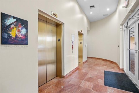 Condo in Miami, Florida, 3 bedrooms № 1922874 - photo 18