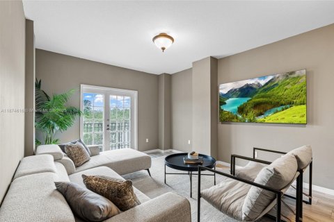 Condominio en alquiler en Miami, Florida, 3 dormitorios, 113.71 m2 № 1922874 - foto 1