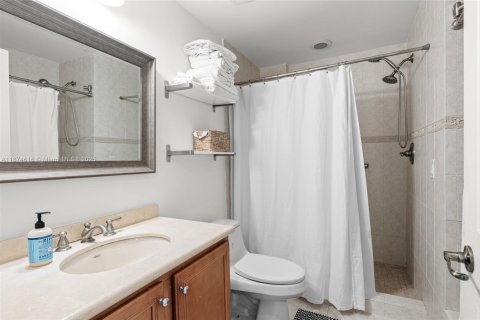 Condominio en alquiler en Miami, Florida, 3 dormitorios, 113.71 m2 № 1922874 - foto 11