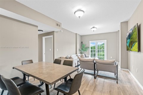 Copropriété à louer à Miami, Floride: 3 chambres, 113.71 m2 № 1922874 - photo 3